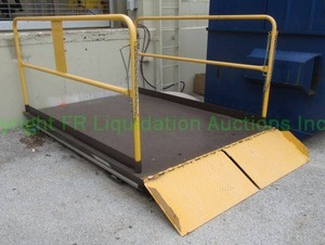 lot 766 image: Diamond plate dock lift