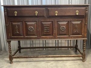 lot 10 image: Antique Enlish Oak Side Board Buffet with Rope twist Legs