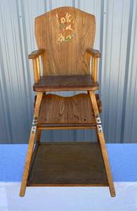 lot 18 image: Vintage Wooden Highchair that converts to Table and Chair