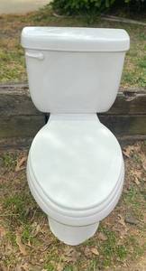lot 24 image: Kohler K-3810-0 Santa Rosa Comfort Height One Piece Compact