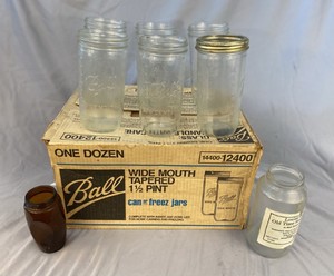 lot 36 image: 6 ball wide mouth tapererd 1 12 pint jars
