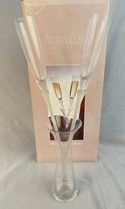 lot 41 image: Beverly Clark collection bloomimg love flutes