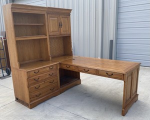 lot 52 image: oak desk