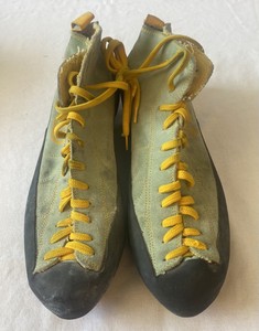 lot 70 image: Asolo climbimg shoes size 9 or 10