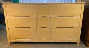 lot 91 image: Mid-Century Vanity Dresser