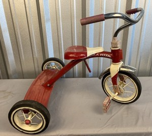 lot 101 image: Radio Flyer Tricycle possibly early 1960s