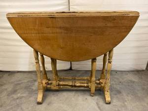 lot 122 image: vintage folding table