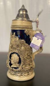 lot 172 image: King edition 4889 original Austria handmade & handpainted beer stein