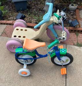 lot 185 image: Childrens Tricycles