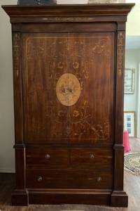 lot 188 image: Drexel Heritage Covington Park Collection ArmoireWardrobe