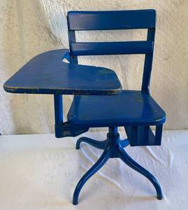 lot 189 image: Vintage Wooden and Metal School Desk