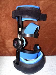 lot 48 image: Empi Advance Dynamic Rom  Universal Orthotics Support Brace