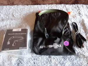 lot 58 image: Aftershokz Bluez 2S Headset w Manual & Charging Cable