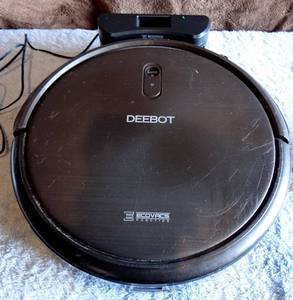 lot 124 image: ECOVACS DEEBOT DB3G.11 FLOOR CLEANER W CHARGER - POWERS ON