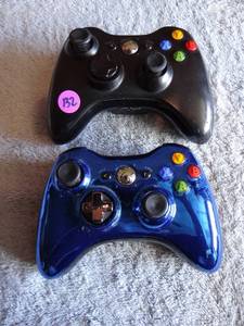 lot 132 image: PAIR OF XBOX GAMING CONTROLLERS