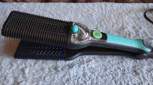 lot 143 image: MAXIUS TEMPERATURE CONTROL FLAT IRON - TESTEDWORKING