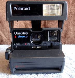 lot 145 image: VINTAGE Polaroid One Step Close Up Instant Camera
