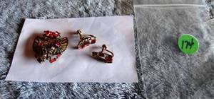 lot 174 image: NICE VINTAGE BRAOCH & MATCING EARRINGS