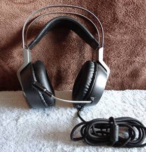 lot 188 image: CLASSIC MPOW HEADSET WITH MICROPHONE - CORDED