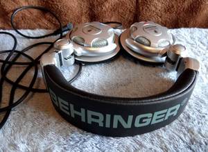 lot 189 image: Behringer HPX2000 Headphones High-Definition DJ Headphones