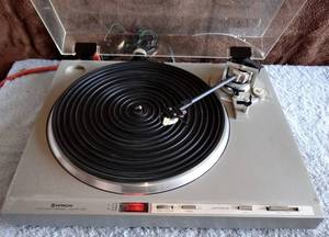lot 209 image: VINTAGE Hitachi HT-40S Direct Drive Turntable Record Player - TESTEDWORKING