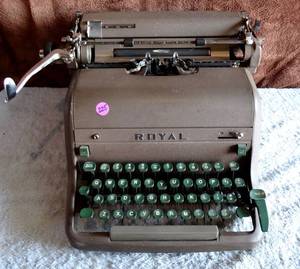 lot 225 image: VINTAGE ROYAL MANUAL TYPEWRITER