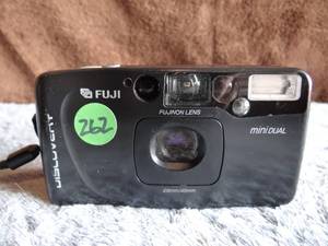 lot 262 image: VINTAGE Fuji Discovery Mini Dual Date Point and Shoot Film Camera