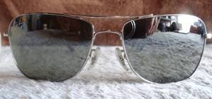 lot 285 image: NICE PAIR OF RAYBAN SUN GLASSES - MENS AVIATOR STYLE