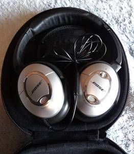 lot 295 image: FOR PARTS - Bose QC15 QuietComfort 15 Acoustic Noise Cancelling Headphones & Case