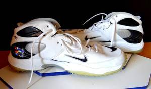 lot 15 image: 2013 PLAYER WORN SHOES - DALLAS COWBOYS FRANK KEARSE - SIZE 18 WITH TCH COA