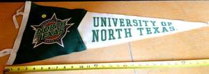 lot 17 image: VINTAGE UNIVERSITY OF NORTH TEAXS SOUVENIR PENNANT