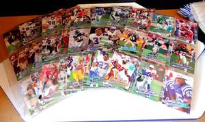 lot 65 image: 1997 FLEER FOOTBALL NFL SPORTS CARDS (100 CARDS) SOME BIG NAMES