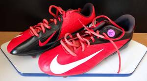 lot 85 image: NICE PAIR OF NIKE CLEATS - SIZE 7 12 - LIKE NEW