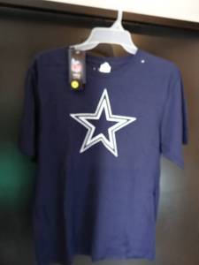 lot 106 image: DALLAS COWBOYS T- SHIRT - MENS LARGE W TAGS
