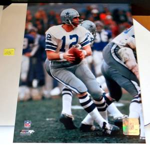 lot 115 image: DALLAS COWBOYS LEGEND HOF QB - ROGER STAUBACH 2007 PhotoFile 8 X 10 PHOTO
