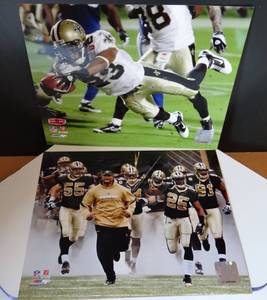 lot 134 image: NEW ORLEANS SAINTS 8 X 10 PHOTOS - PIERRE THOMAS AND TEAM SHOT WITH REGGIE BUSH