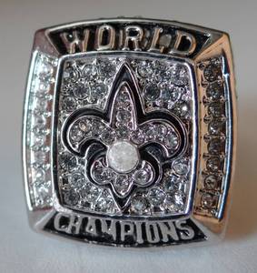 lot 143 image: DREW BREES 2009 COMMEMORATIVE CHAMPIONSHIP RING SAINTS SIZE 12.5