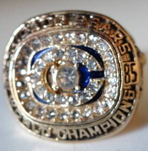 lot 148 image: WALTER PAYTON 1985 COMMEMORATIVE CHAMPIONSHIP RING BEARS SIZE 10