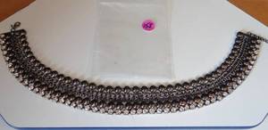 lot 158 image: VERY NICE NECK CHOKER STYLE JEWELRY AS SHOWN