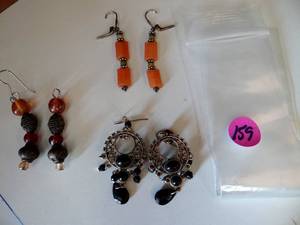 lot 159 image: ASSORTMENT OF EARRINGS AS SHOWN