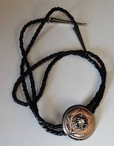 lot 163 image: BEAUTIFUL SILVER TONE BOLO