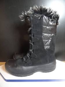 lot 241 image: THE NORTH FACE  Black Suede & Leather  PRIMALOFT Warm BOOTS  Size 9 WOMENS
