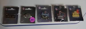 lot 247 image: DALLAS COWBOYS RELATED NFL PIN COLLECTION - 5 PIECES