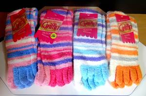 lot 286 image: GRIFFIN TOE SOCKS - SOFT & COMFORTABLE - LOT OF 4 - NEW W TAGS