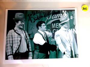 lot 300 image: AUTHENTIC AUTOGRAPH - LEGENDARY COMEDIAN DICK VAN DYKE SIGNED 5 X 7 PHOTO