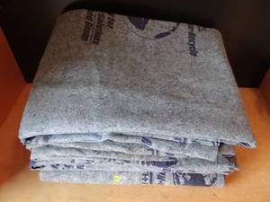 lot 303 image: LOT OF 5 - U HAUL FURNITURE BLANKETS - ALL IN EXCELLENT CONDITION, NO TEARS