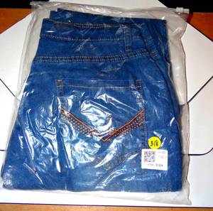 lot 318 image: NICE PAIR OF WOMENS DENIM JEANS - SIZE MEDIUM - NEW