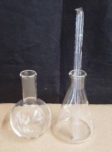 lot 116 image: Chemstry Set - 500ml Erlenmeyer Flask and 500ml Boiling Flask with Stirring Rod