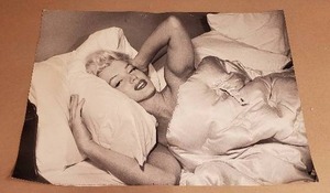 lot 132 image: Marilyn Monroe Print - 28 x 20