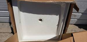 lot 166 image: Cascade Model 34WL Shower Floor, White